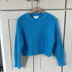 Cozy Blue Crew Neck Sweater with Ribbed Knit